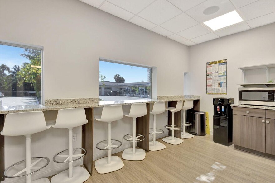 More Photos Of 402 SE 6th Ave, Delray Beach Medical For Sale