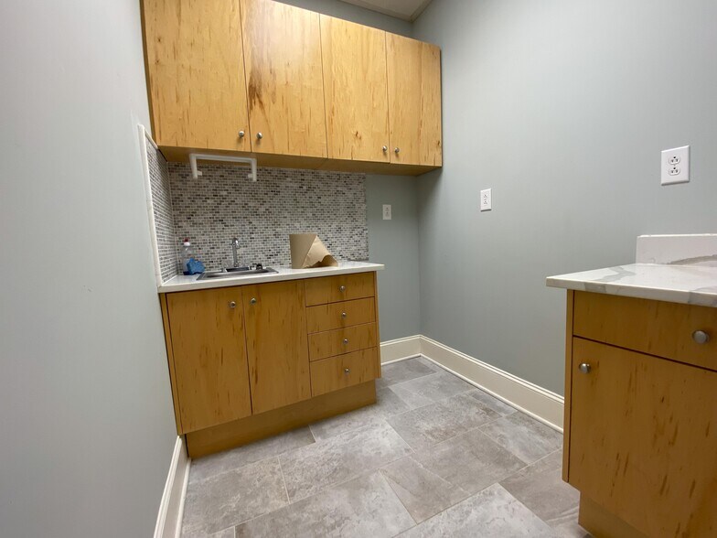 More Photos Of 455 Deanna Ln, Wando Storefront Retail Office For Sale