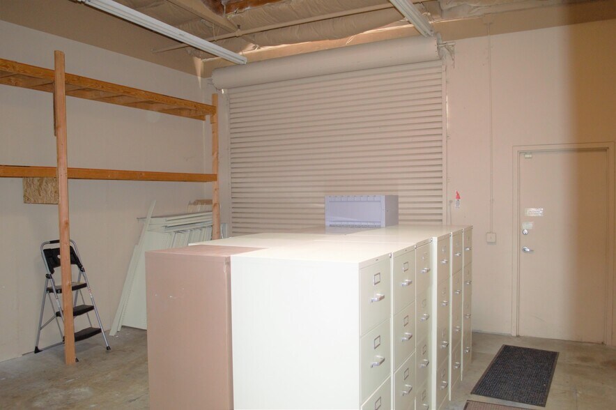 More Photos Of 1039 Serpentine Ln, Pleasanton Light Distribution For Lease