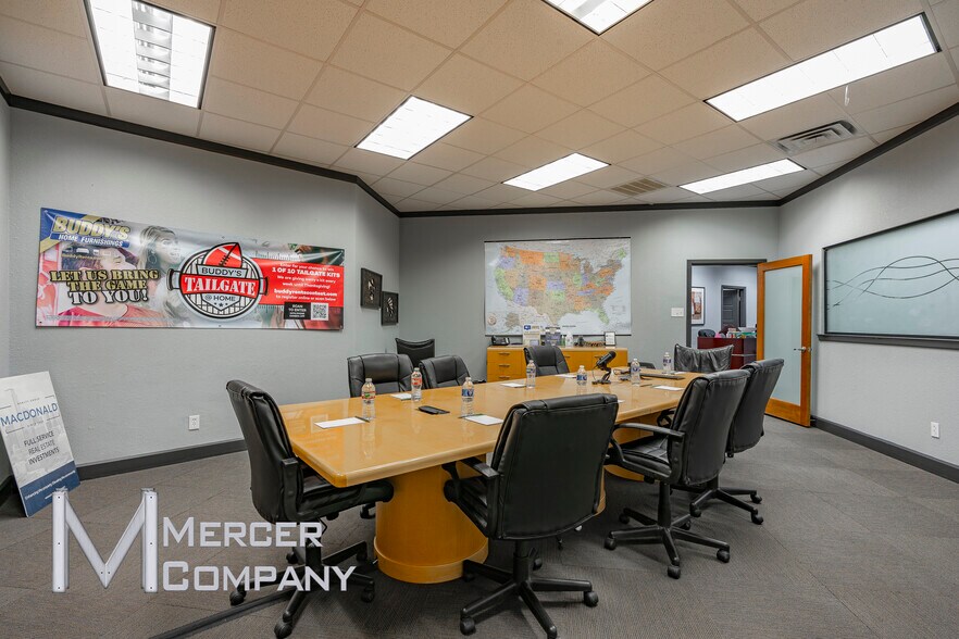 More Photos Of 400 Centre Park Blvd, DeSoto Light Manufacturing For Sale