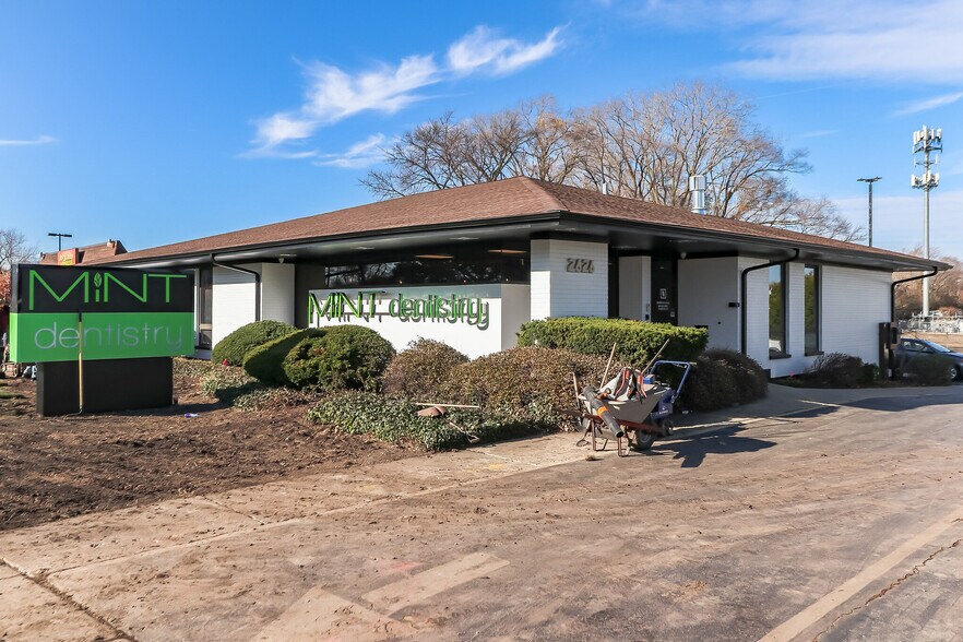 Primary Photo Of 2626 Washington St, Waukegan Medical For Sale