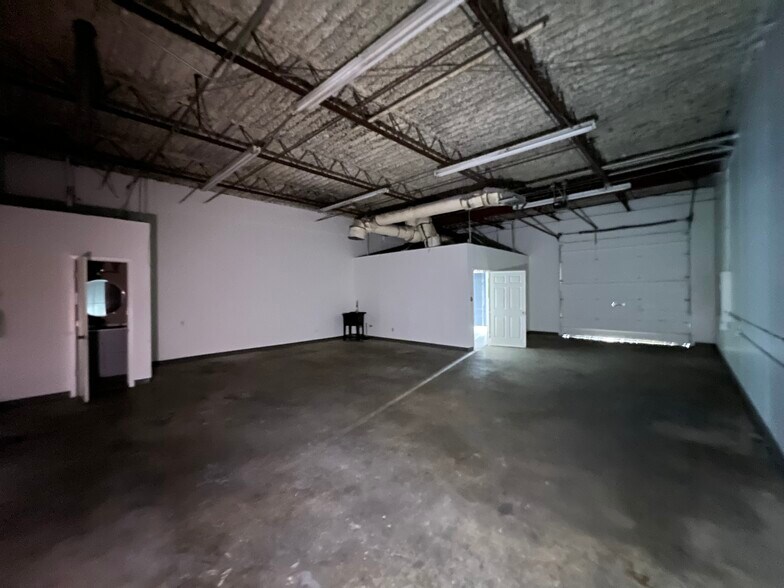 More Photos Of 4161-4215 S 33rd West Ave, Tulsa Light Manufacturing For Lease