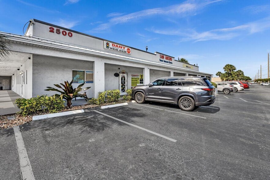More Photos Of 2450-2556 W Oakland Park Blvd, Oakland Park Storefront For Sale