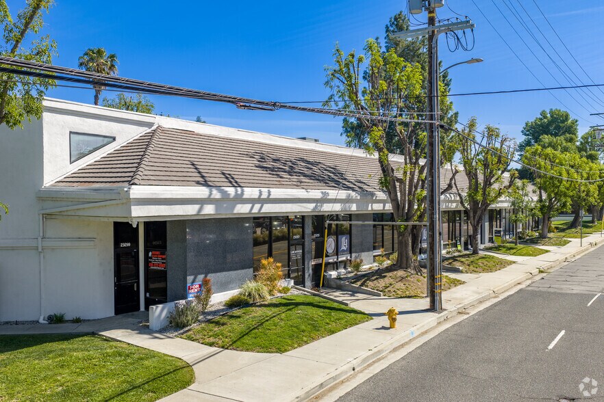 More Photos Of 23291 Ventura Blvd, Woodland Hills Loft Creative Space For Lease