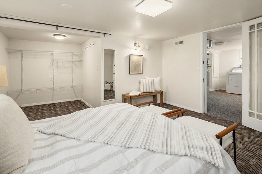 More Photos Of 5011 5th Ave NE, Seattle Apartments For Sale