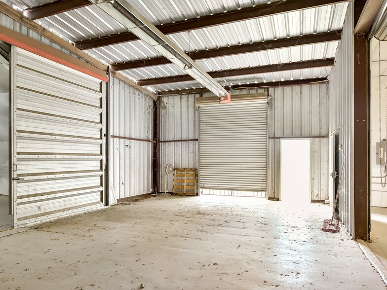 More Photos Of 108 Kellar Rd, Smithville Warehouse For Lease