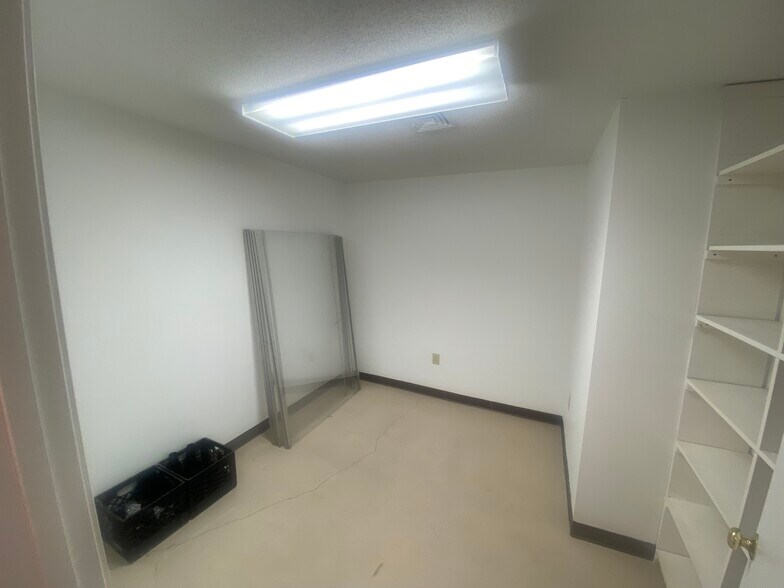 More Photos Of 31 Old Nashua Rd, Amherst Office For Sale