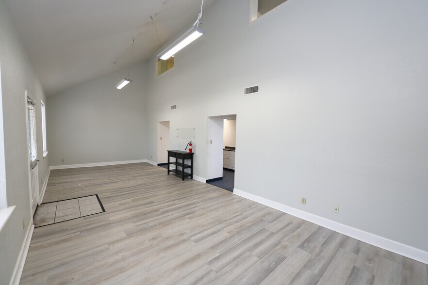 More Photos Of 6511 Stewart Rd, Galveston Office For Lease