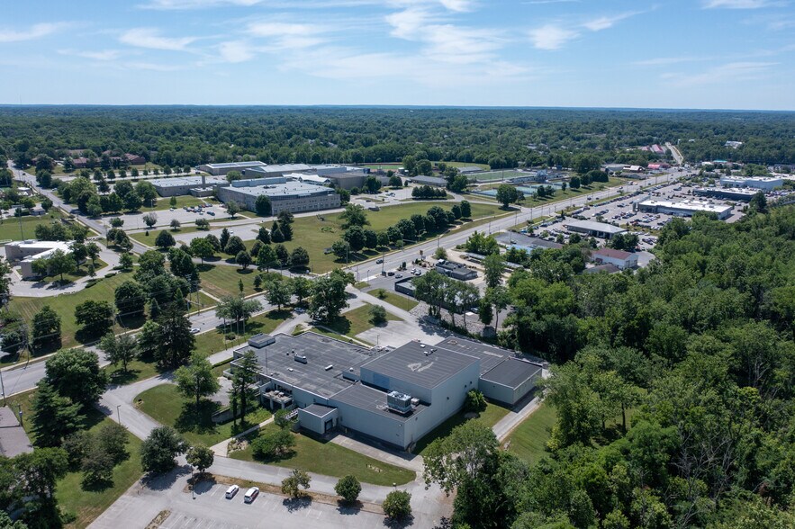 More Photos Of 1900 S Walnut St, Bloomington Manufacturing For Sale