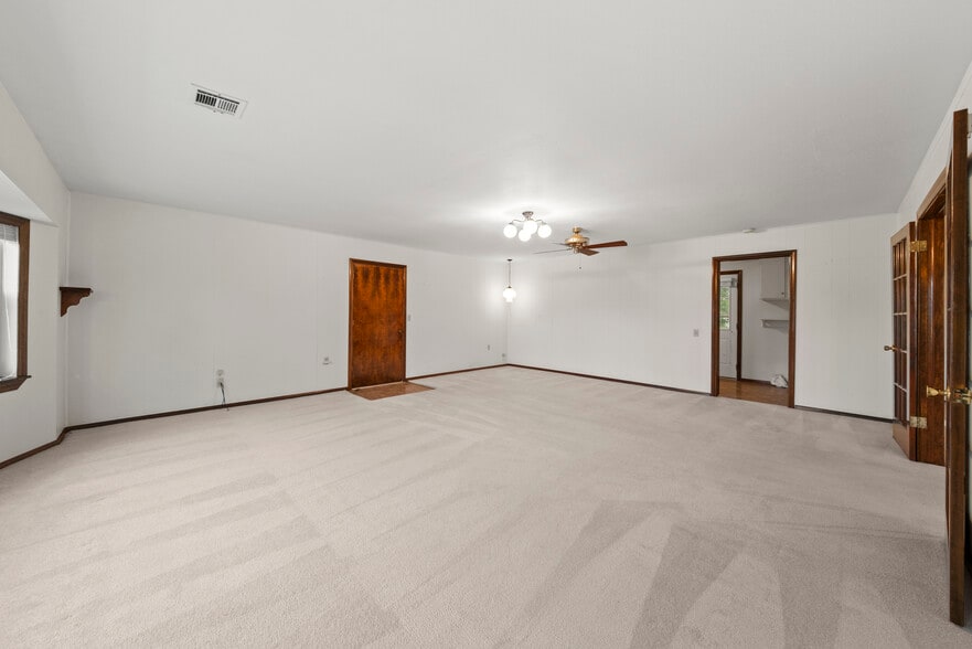 More Photos Of 523 W Country Club Rd, Chickasha Office Residential For Sale