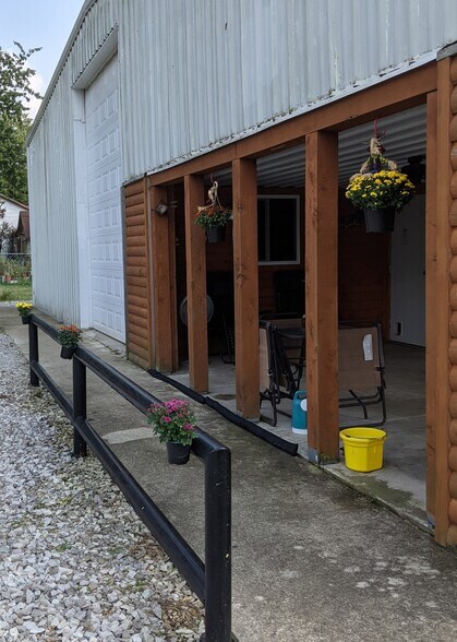 More Photos Of 8211 W Georgetown Rd, Columbus Light Distribution For Sale