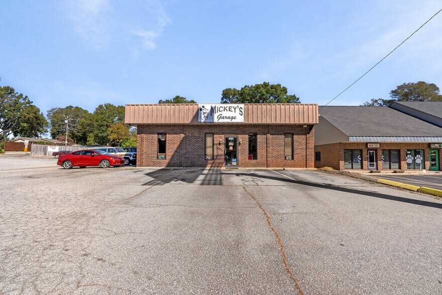 More Photos Of 1034 NE Main St, Simpsonville Auto Repair For Sale