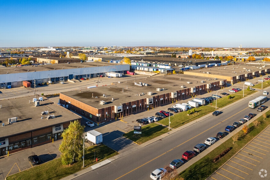 More Photos Of 1100-1240 Rue Beaulac, Montréal Showroom For Lease