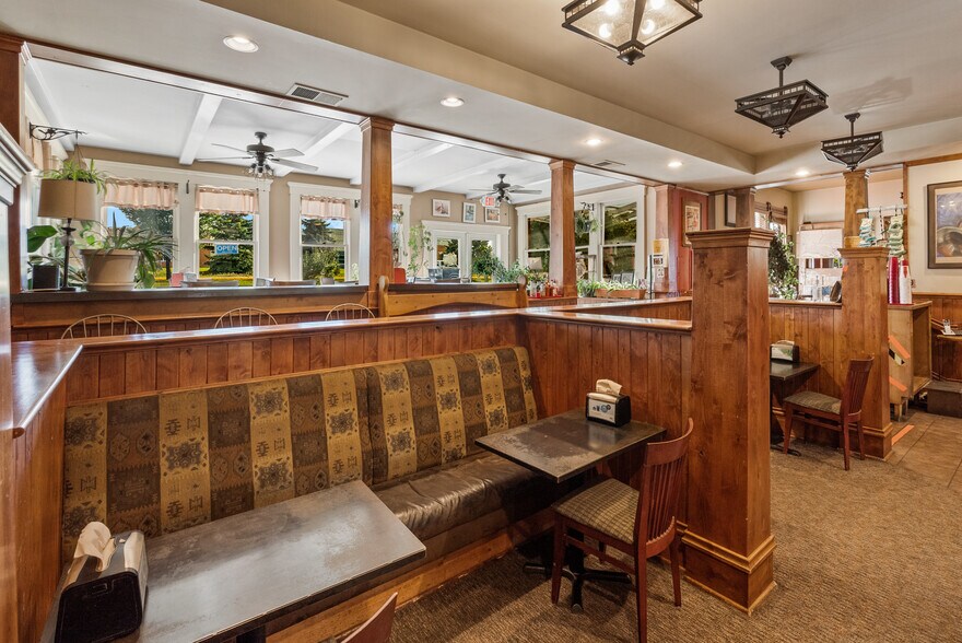 More Photos Of 2711 W College St, Bozeman Restaurant For Sale