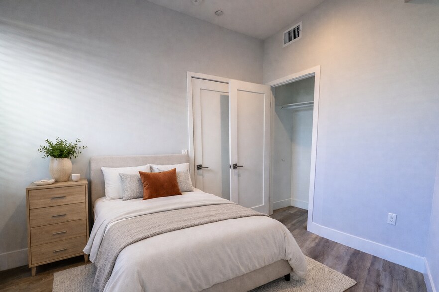 More Photos Of 1420 Pacific Beach Dr, San Diego Apartments For Sale