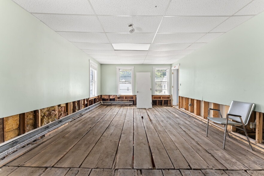 More Photos Of 18 Central St, Brookfield Office Residential For Sale