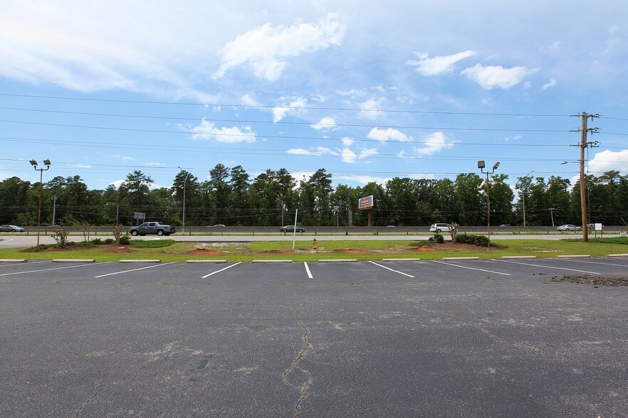 More Photos Of 4330 Kahn Dr, Lumberton General Retail For Lease