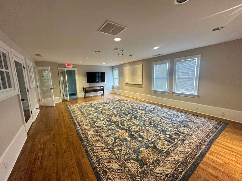 More Photos Of 5920 Odell St, Cumming Office For Sale