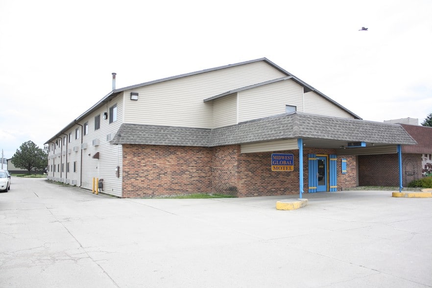 Primary Photo Of 1109 2nd Ave, Sheldon Hotel For Sale
