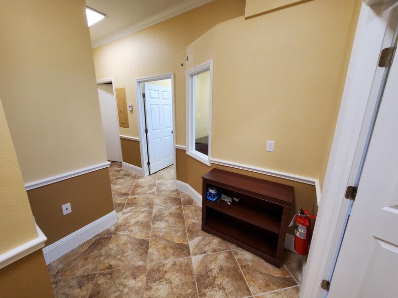 More Photos Of 2429 Manatee Ave E, Bradenton Medical For Lease