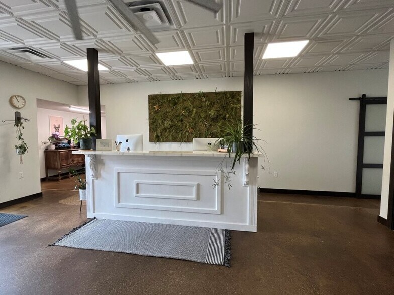 More Photos Of 1710 E Grand Xing, Mobridge Office For Sale