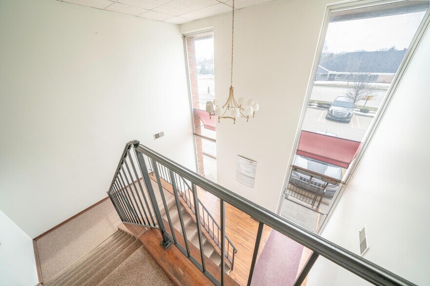 More Photos Of 18600 W 10 Mile Rd, Southfield Office For Sale
