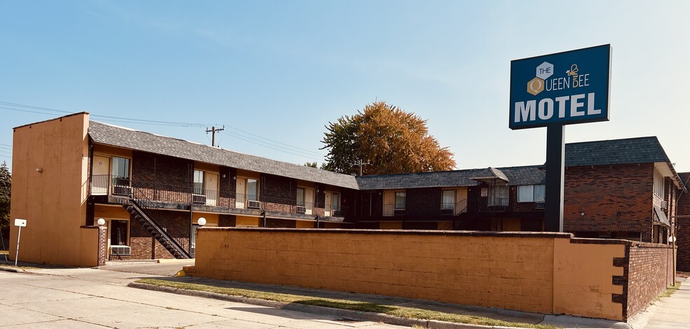 Primary Photo Of 14221 E 8 Mile Rd, Warren Hotel For Sale