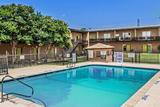 Primary Photo Of 450 E Hurst Blvd, Hurst Apartments For Sale