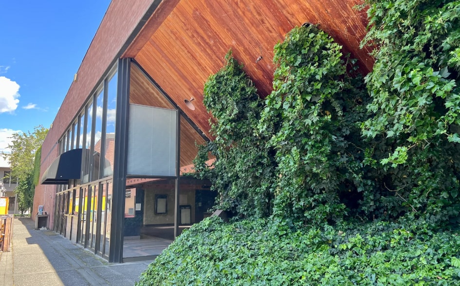 More Photos Of 620 3rd St, Santa Rosa Movie Theatre For Sale