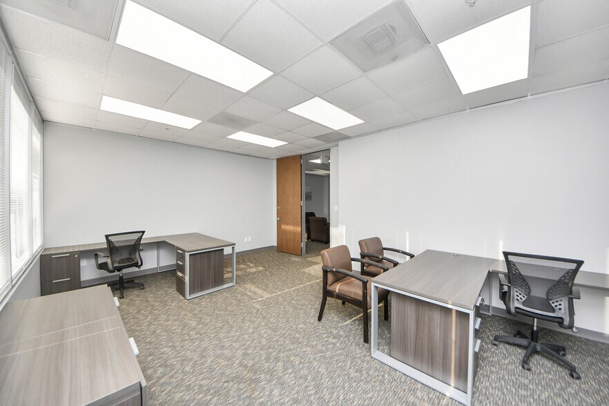 More Photos Of 8554 Katy Fwy, Houston Unknown For Lease