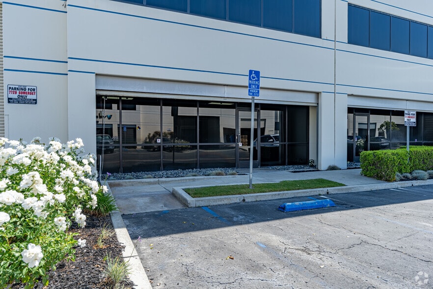 More Photos Of 7617-7621 Somerset Blvd, Paramount Unknown For Lease