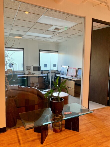More Photos Of 701 Santa Monica Blvd, Santa Monica Office For Lease