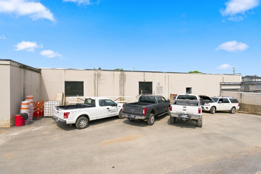 More Photos Of 6115 Robertson Ave, Nashville Warehouse For Lease