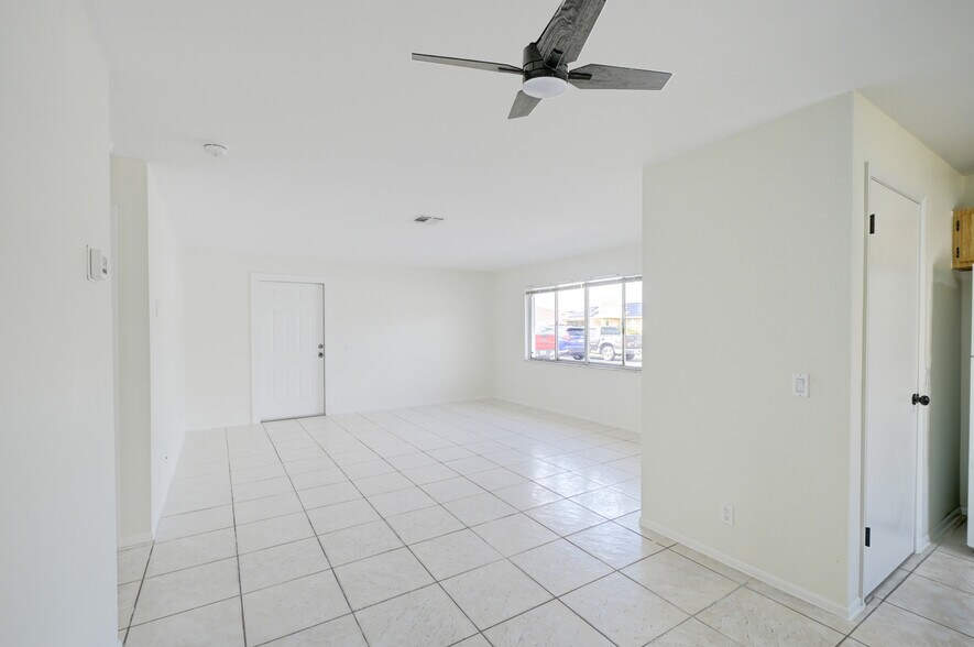 More Photos Of 937 SE 23rd Pl, Cape Coral Apartments For Sale