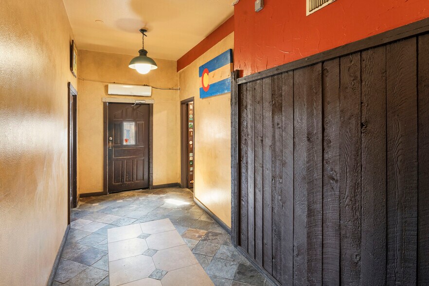 More Photos Of 8 S Grand Ave, Montrose Storefront Retail Residential For Lease