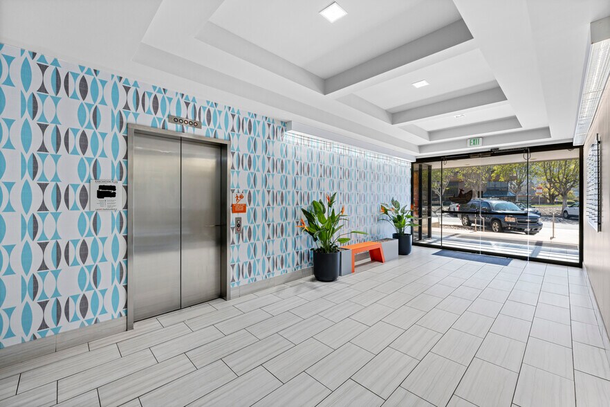 More Photos Of 2650 Camino del Rio N, San Diego Office For Lease