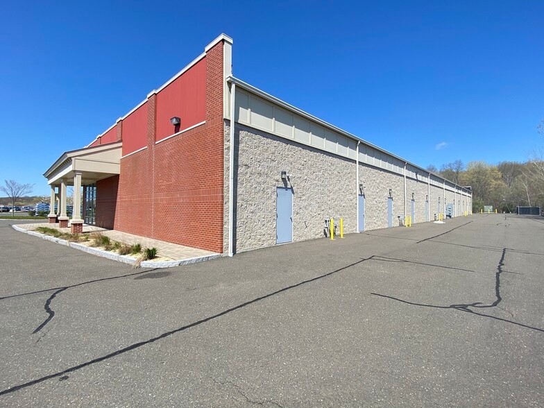 More Photos Of 90 Monroe Tpke, Trumbull Freestanding For Lease