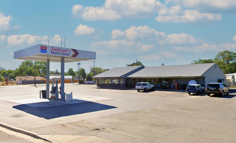 More Photos Of 1101 N Broadway, Buhl Convenience Store For Sale