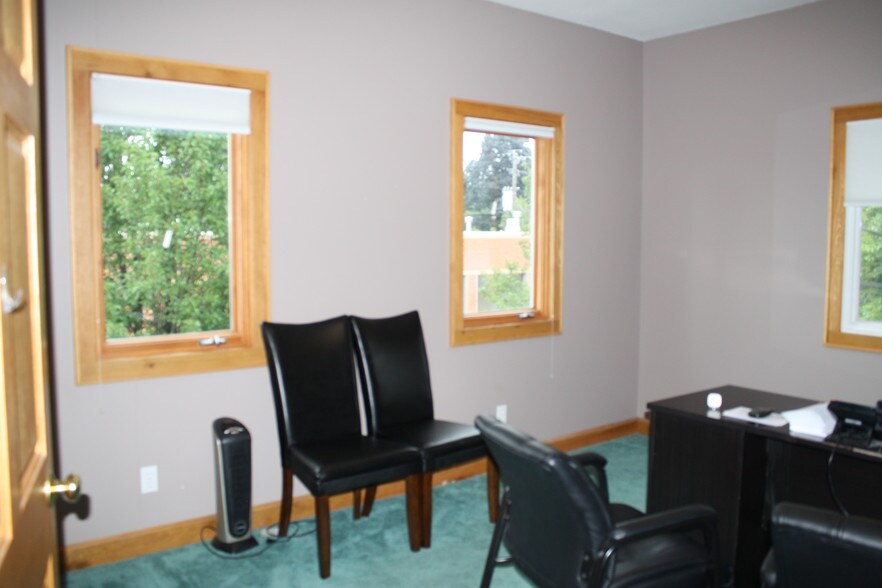 More Photos Of 6110 N Port Washington Rd, Milwaukee Office For Lease