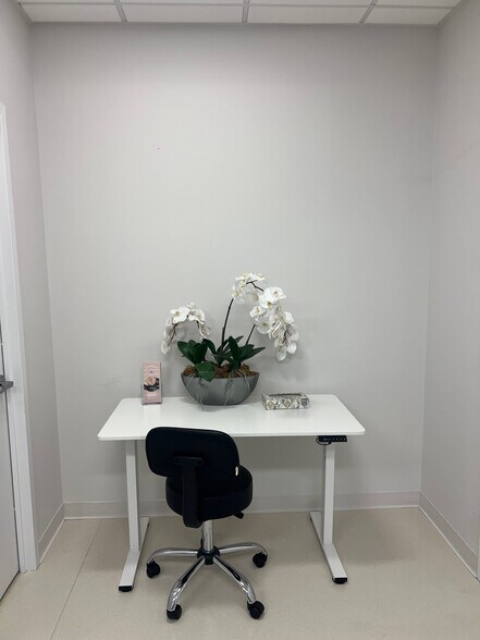 More Photos Of 185-205 Froehlich Farm Blvd, Woodbury Medical For Lease
