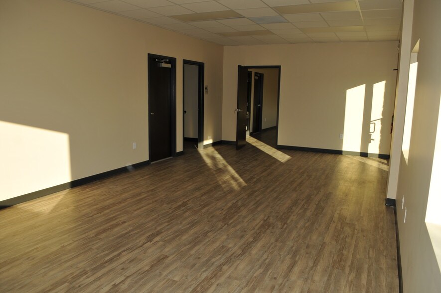 More Photos Of 400 Gordon St, Sanford Flex For Lease