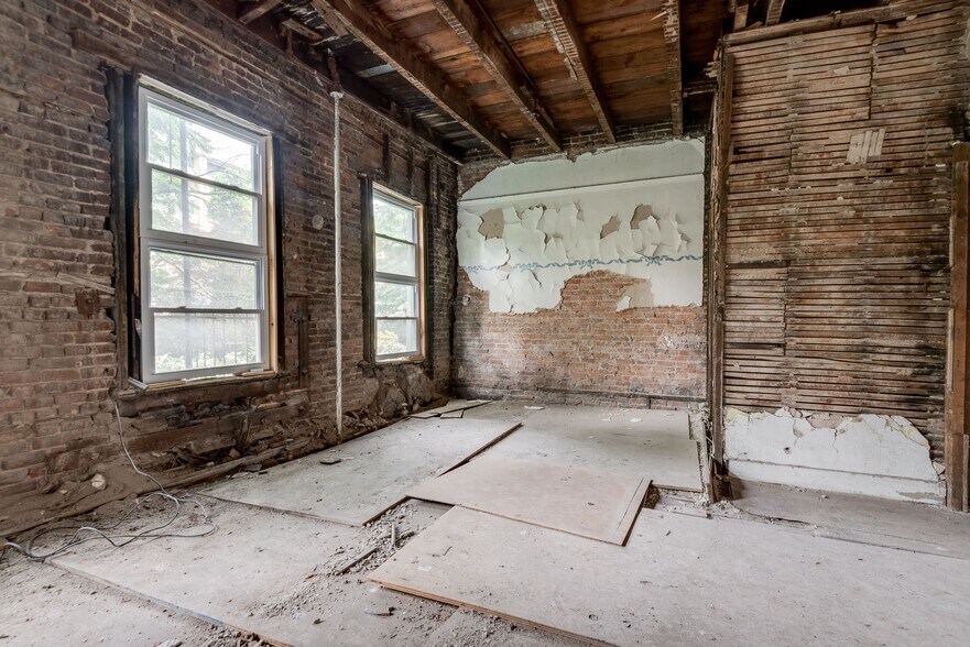 More Photos Of 122 Hoyt St, Brooklyn Multifamily For Sale