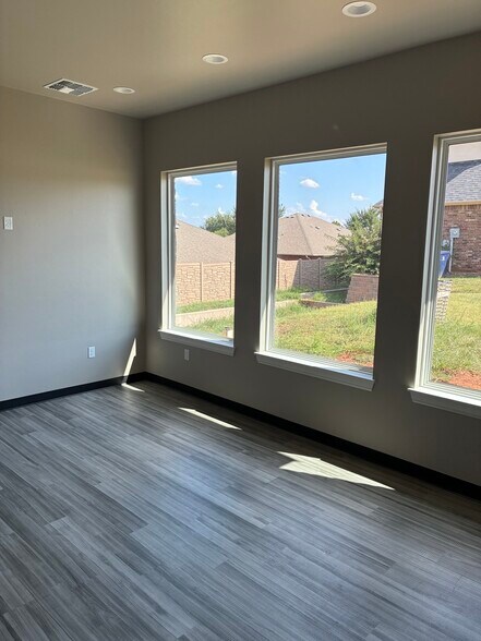More Photos Of 1941 NW 142nd St, Oklahoma City Office For Lease