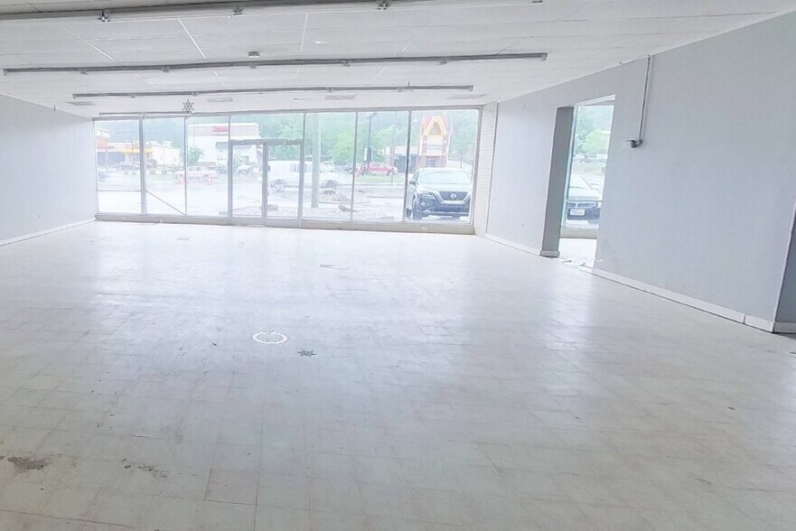 More Photos Of 1070-1076 Patton Ave, Asheville Storefront Retail Office For Lease