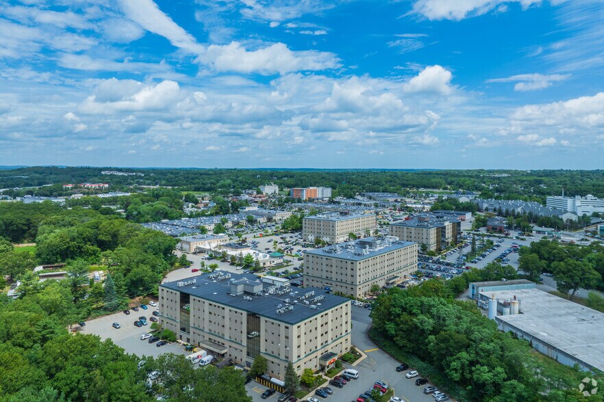 More Photos Of 500 W Cummings Park, Woburn Office For Lease