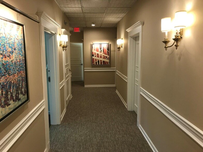 More Photos Of 18 Great Plain Rd, Danbury Storefront Retail Office For Lease