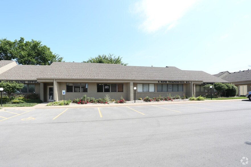 More Photos Of 601 N Mur-Len Rd, Olathe Office For Lease
