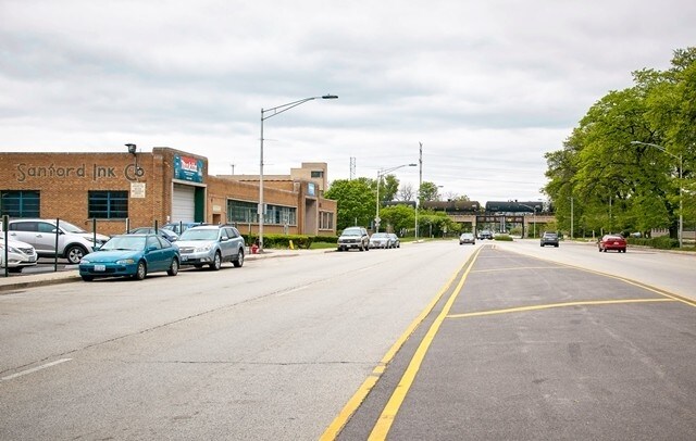 More Photos Of 2600 W Washington Blvd, Bellwood Light Manufacturing For Lease