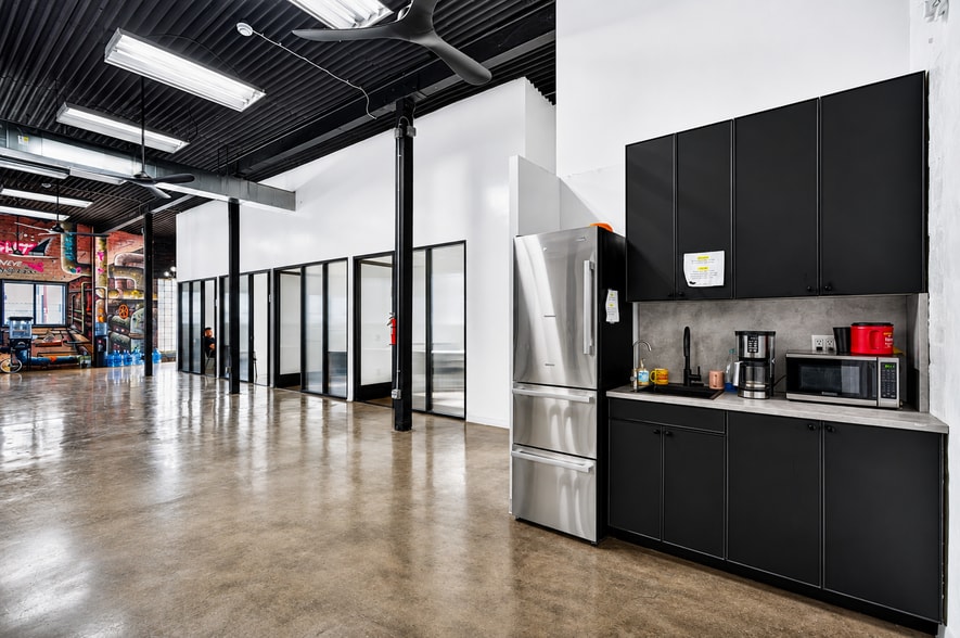 More Photos Of 6023 Hazeltine Ave, Van Nuys Warehouse For Sale