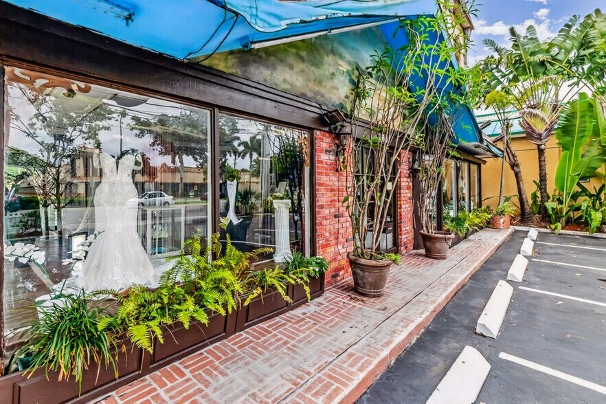 More Photos Of 4066 Broward Blvd, Fort Lauderdale Storefront Retail Office For Sale